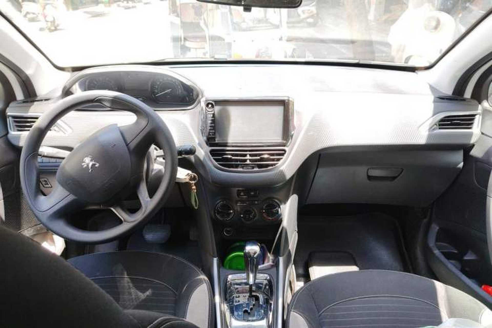 Used Peugeot 2008 2015 1.6L Automatic Playcool Edition Center Console