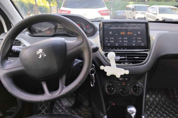 Used Peugeot 2008 2015 Playful Edition 1.6L Automatic Jade Model Center Console