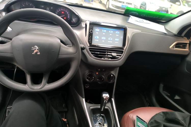 Used Peugeot 2008 2015 Playful Edition 1.6L Automatic Jade Model Center Console