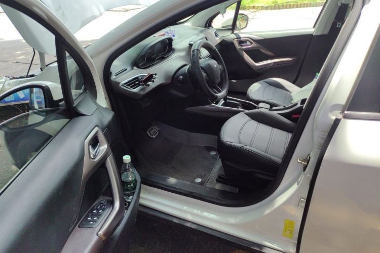 Used Peugeot 2008 2015 1.6THP Automatic Fashion Edition Driver Seat