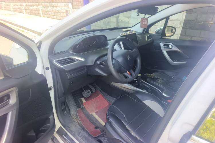 Used Peugeot 2008 2015 1.6L Automatic Playcool Edition Driver Seat