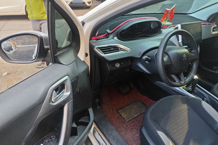 Used Peugeot 2008 2015 1.6L Automatic Playcool Edition Driver Seat