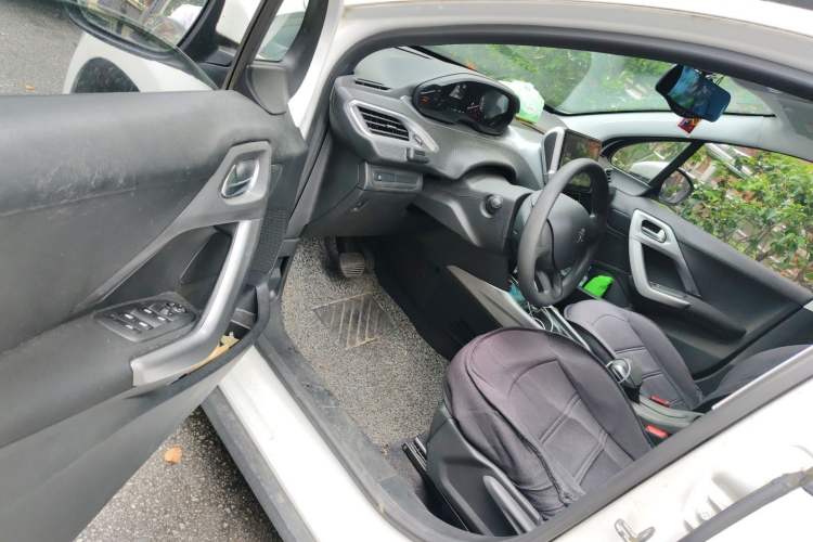 Used Peugeot 2008 2015 1.6L Automatic Playcool Edition Driver Seat