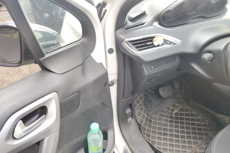 Used Peugeot 2008 2015 1.6L Automatic Playcool Edition Driver Seat