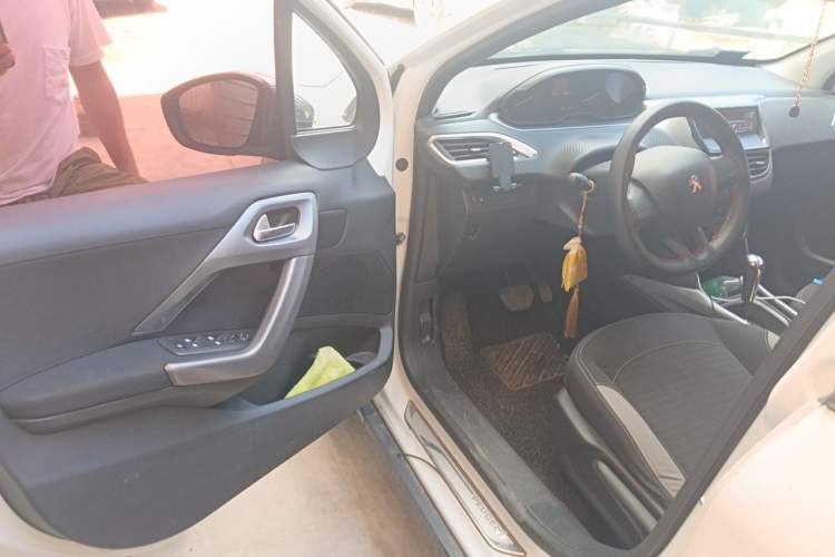 Used Peugeot 2008 2015 1.6L Automatic Playcool Edition Driver Seat