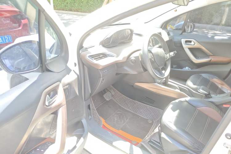 Used Peugeot 2008 2015 1.6THP Automatic Fashion Edition Driver Seat