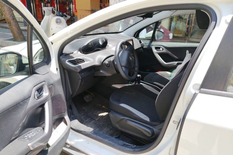 Used Peugeot 2008 2015 1.6L Automatic Playcool Edition Driver Seat
