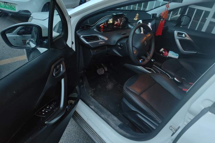 Used Peugeot 2008 2015 Playful Edition 1.6L Automatic Jade Model Driver Seat