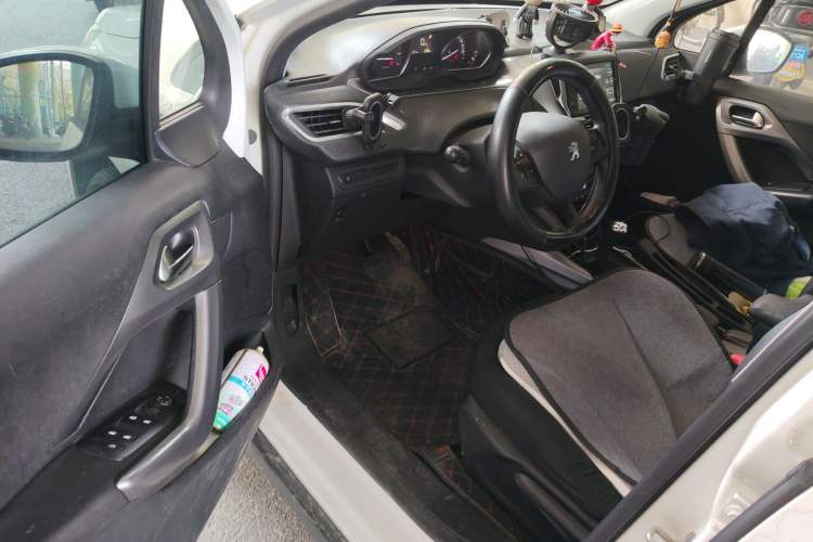 Used Peugeot 2008 2015 1.6L Automatic Playcool Edition Driver Seat