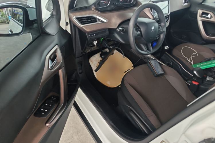 Used Peugeot 2008 2015 1.6THP Automatic Fashion Edition Driver Seat