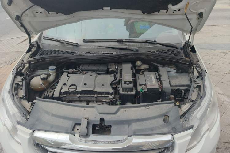 Used Peugeot 2008 2015 1.6L Automatic Playcool Edition Engine Bay