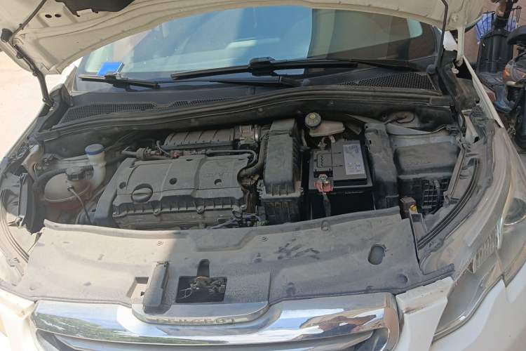 Used Peugeot 2008 2015 1.6L Automatic Playcool Edition Engine Bay