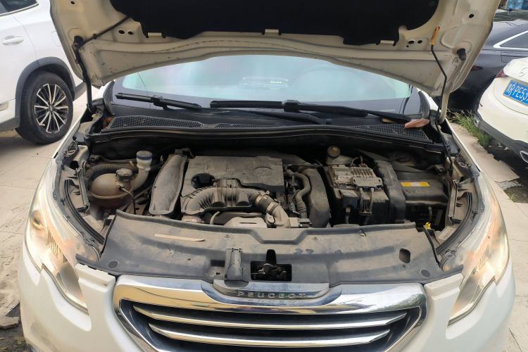 Used Peugeot 2008 2015 1.6THP Roland Garros Edition Engine Bay