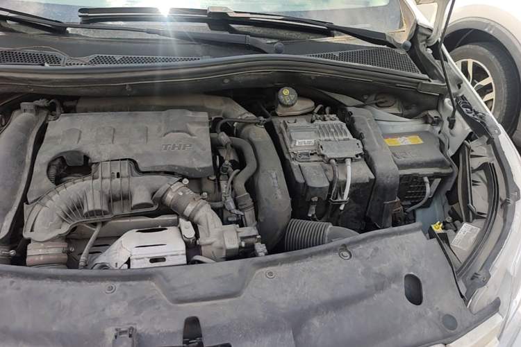 Used Peugeot 2008 2015 1.6THP Automatic Navigation Edition Engine Bay Left