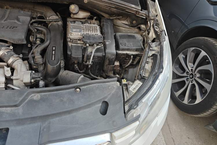 Used Peugeot 2008 2015 1.6THP Roland Garros Edition Engine Bay Left