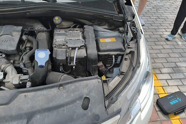Used Peugeot 2008 2015 1.6THP Automatic Navigation Edition Engine Bay Left