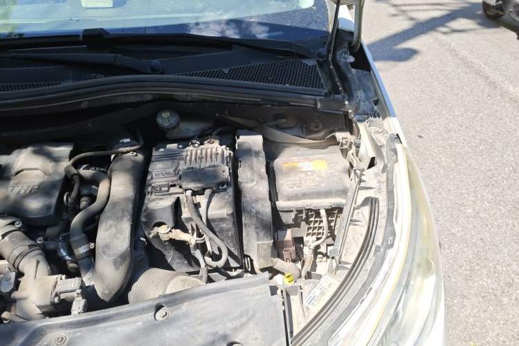 Used Peugeot 2008 2015 1.6THP Automatic Fashion Edition Engine Bay Left