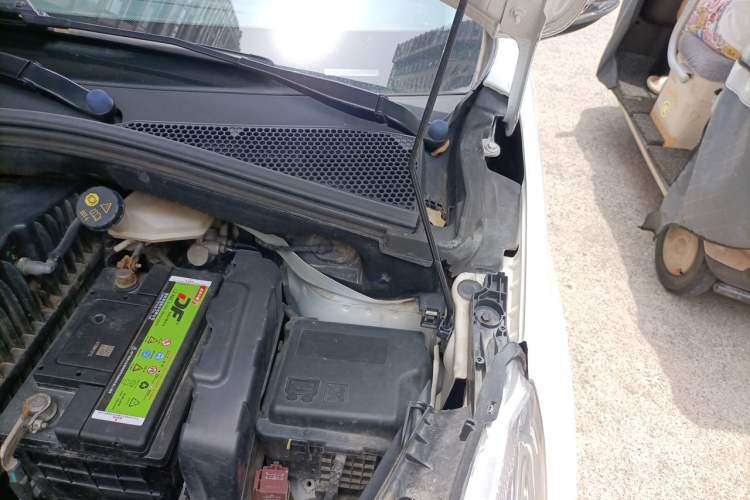 Used Peugeot 2008 2015 1.6L Automatic Playcool Edition Engine Bay Left