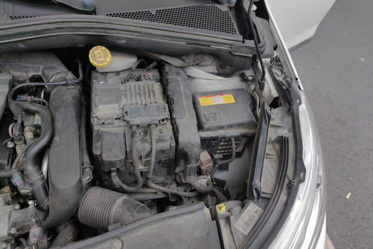 Used Peugeot 2008 2015 1.6THP Automatic Fashion Edition Engine Bay Left
