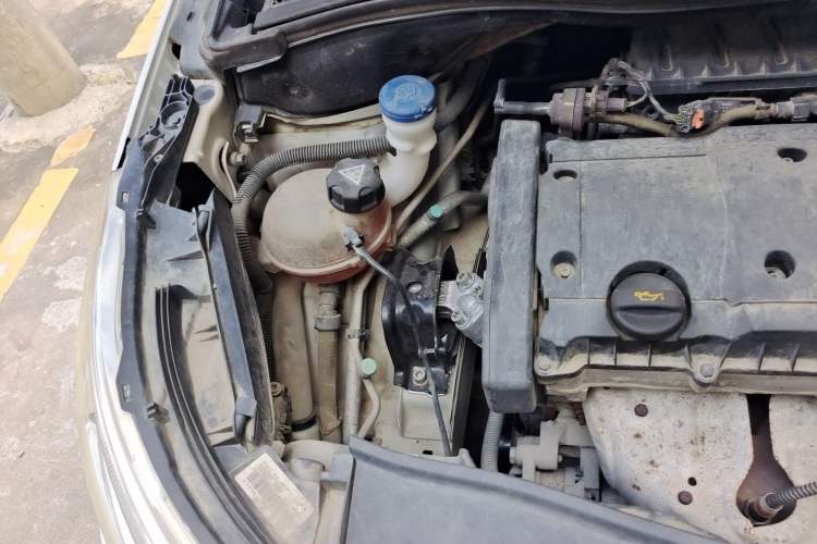 Used Peugeot 2008 2015 1.6L Automatic Playcool Edition Engine Bay Right