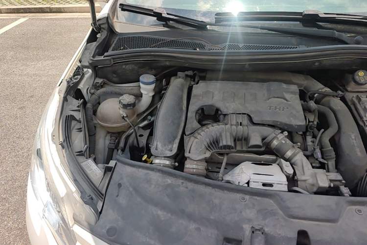 Used Peugeot 2008 2015 1.6THP Automatic Navigation Edition Engine Bay Right