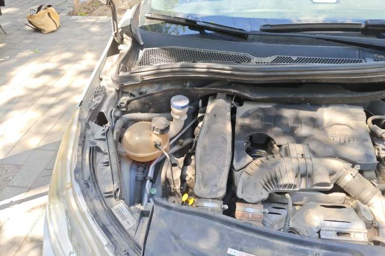 Used Peugeot 2008 2015 1.6THP Automatic Fashion Edition Engine Bay Right
