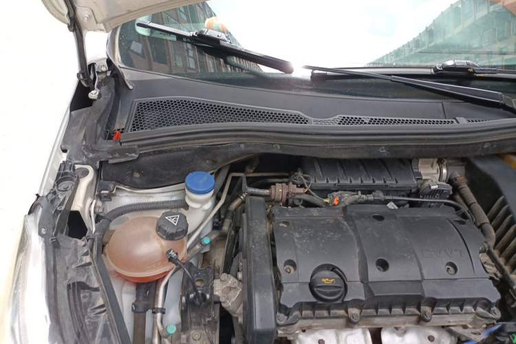 Used Peugeot 2008 2015 1.6L Automatic Playcool Edition Engine Bay Right