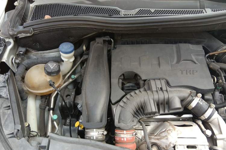Used Peugeot 2008 2015 1.6THP Automatic Fashion Edition Engine Bay Right