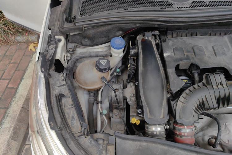 Used Peugeot 2008 2015 1.6THP Automatic Fashion Edition Engine Bay Right