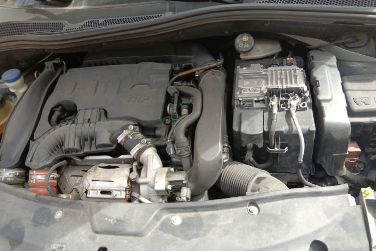 Used Peugeot 2008 2015 1.6THP Automatic Fashion Edition Engine Bay