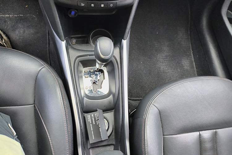 Used Peugeot 2008 2015 1.6THP Automatic Navigation Edition Gear Lever