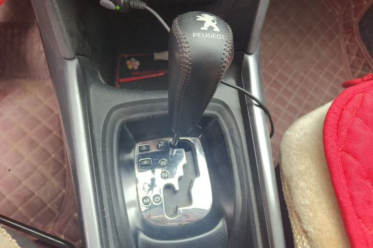 Used Peugeot 2008 2015 1.6L Automatic Playcool Edition Gear Lever