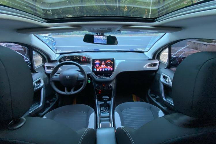 Used Peugeot 2008 2015 1.6L Automatic Playcool Edition Gear Lever
