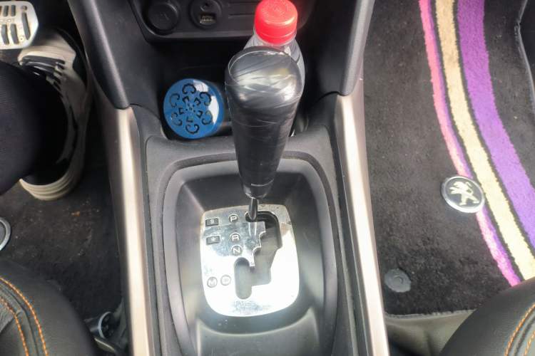 Used Peugeot 2008 2015 1.6THP Roland Garros Edition Gear Lever