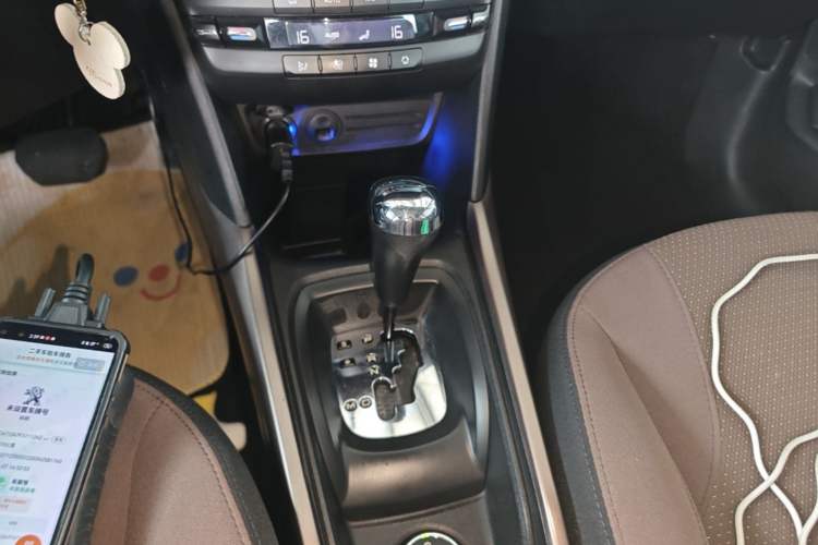 Used Peugeot 2008 2015 1.6THP Automatic Fashion Edition Gear Lever