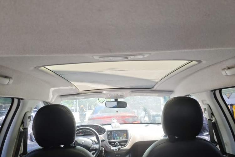 Used Peugeot 2008 2015 1.6THP Automatic Fashion Edition Headliner