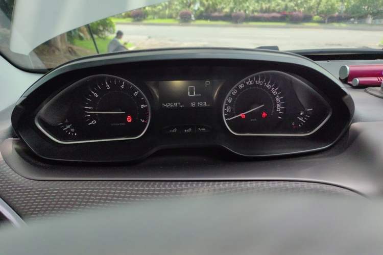 Used Peugeot 2008 2015 1.6THP Automatic Fashion Edition Instrument Cluster