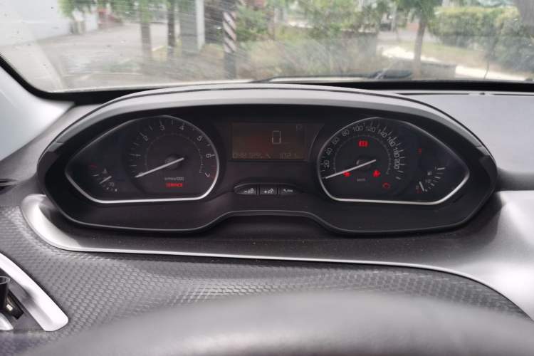 Used Peugeot 2008 2015 1.6THP Automatic Fashion Edition Instrument Cluster