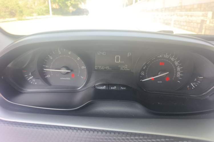 Used Peugeot 2008 2015 1.6L Automatic Playcool Edition Instrument Cluster