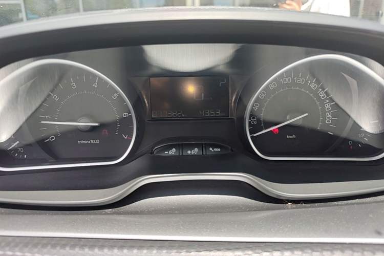 Used Peugeot 2008 2015 1.6THP Automatic Navigation Edition Instrument Cluster
