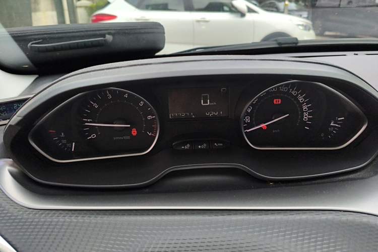Used Peugeot 2008 2015 1.6THP Automatic Navigation Edition Instrument Cluster