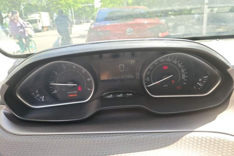 Used Peugeot 2008 2015 1.6THP Automatic Fashion Edition Instrument Cluster