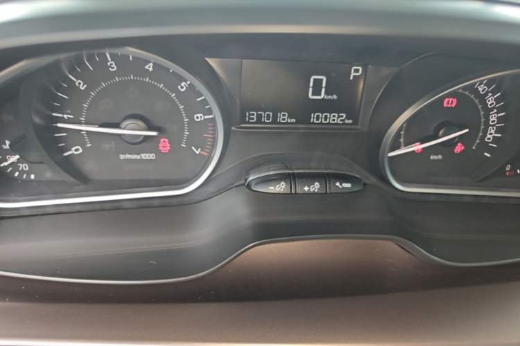 Used Peugeot 2008 2015 1.6THP Automatic Fashion Edition Instrument Cluster