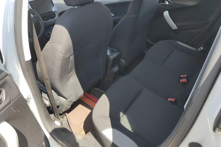 Used Peugeot 2008 2015 1.6L Automatic Playcool Edition Interior 1