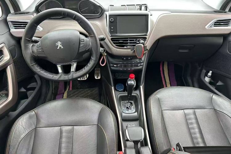 Used Peugeot 2008 2015 1.6THP Roland Garros Edition Interior 2