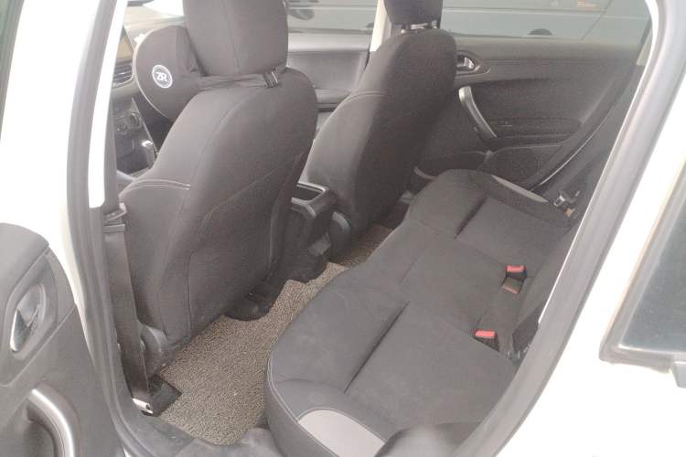 Used Peugeot 2008 2015 1.6L Automatic Playcool Edition Interior 3