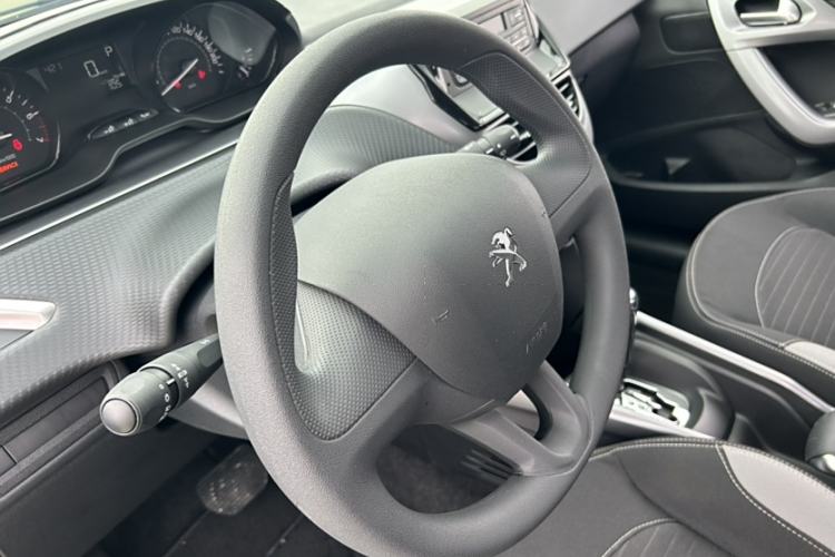 Used Peugeot 2008 2015 1.6L Automatic Playcool Edition Interior 4