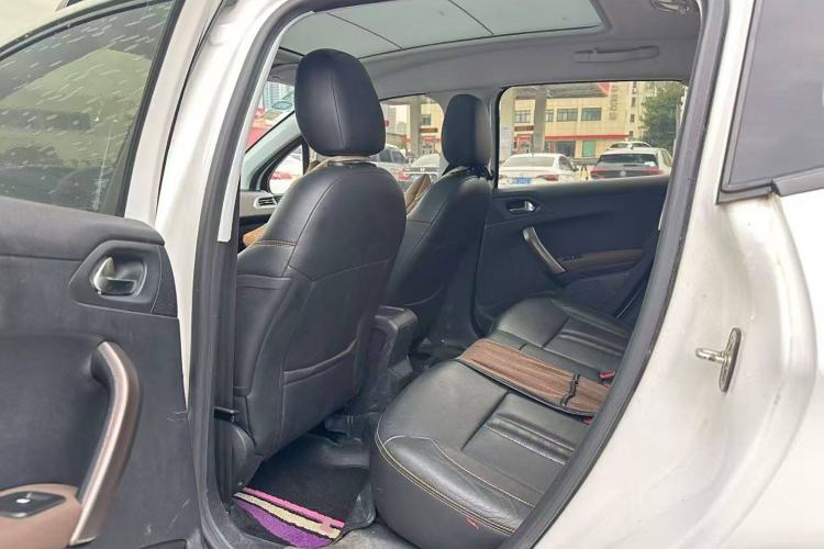 Used Peugeot 2008 2015 1.6THP Roland Garros Edition Interior 4