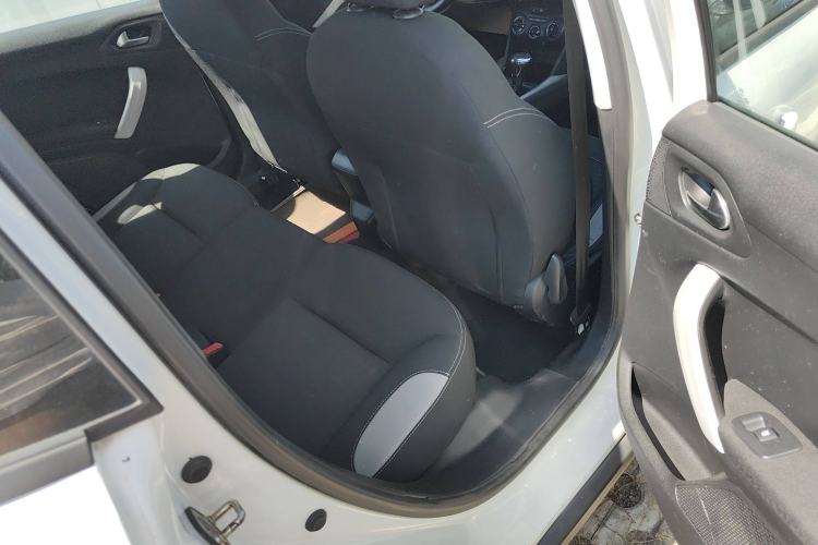 Used Peugeot 2008 2015 1.6L Automatic Playcool Edition Interior 4