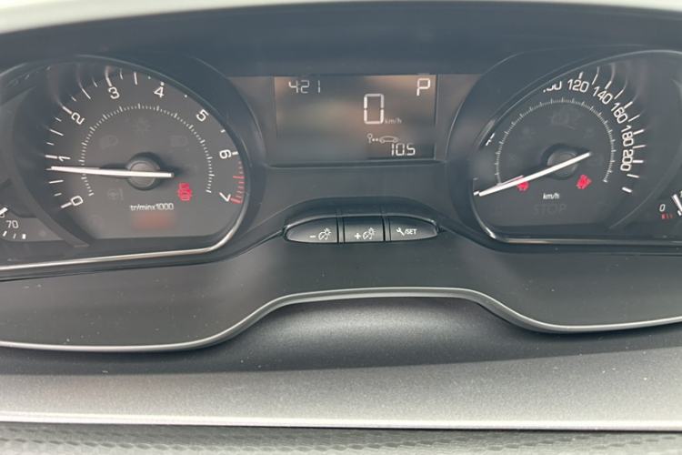 Used Peugeot 2008 2015 1.6L Automatic Playcool Edition Interior 5